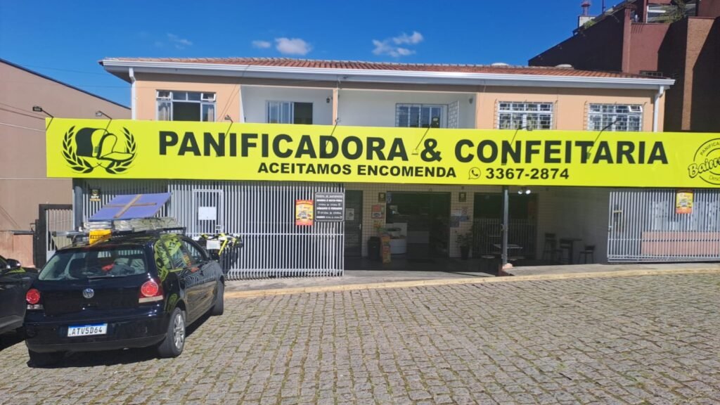 Fachada em Lona com Iluminação
