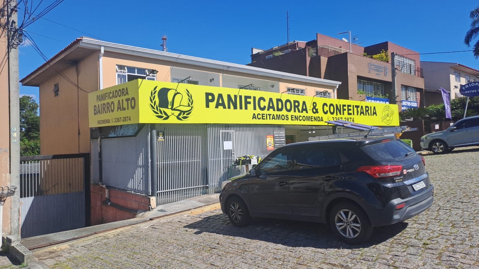 Fachada em Lona com Iluminação