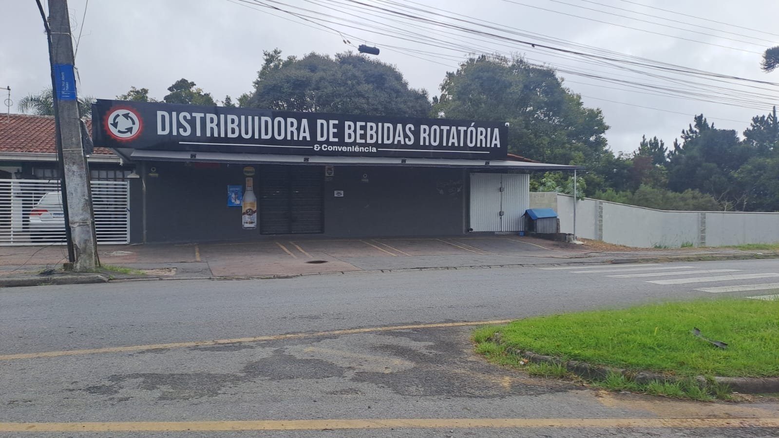 Fachada nova para distribuidora de bebidas em curitiba