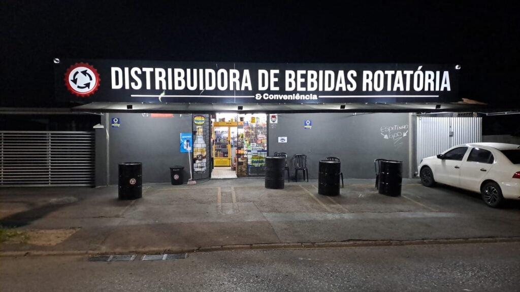 Fachada para distribuidora de bebidas