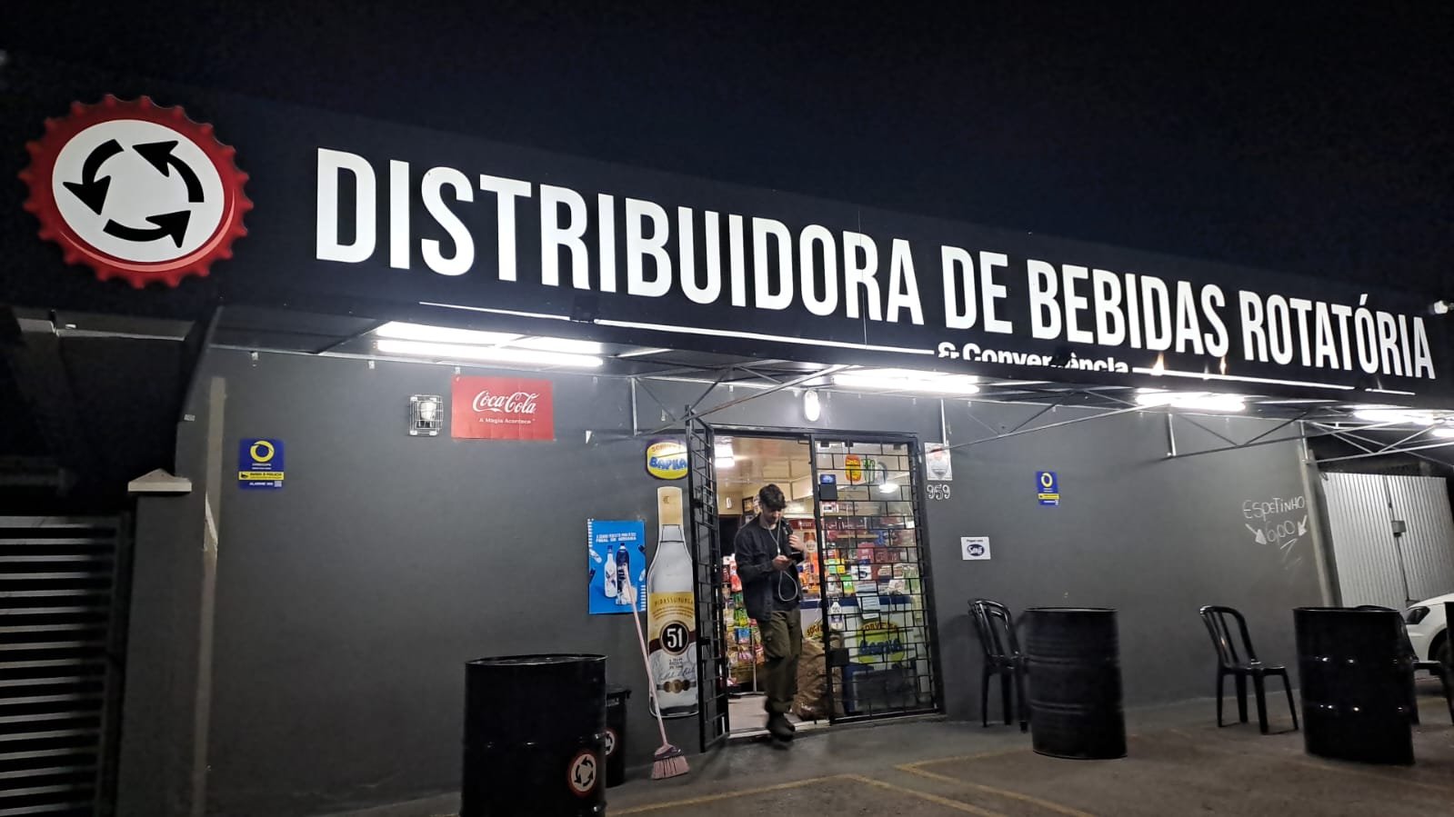 Fachada para distribuidora de bebidas em curitiba