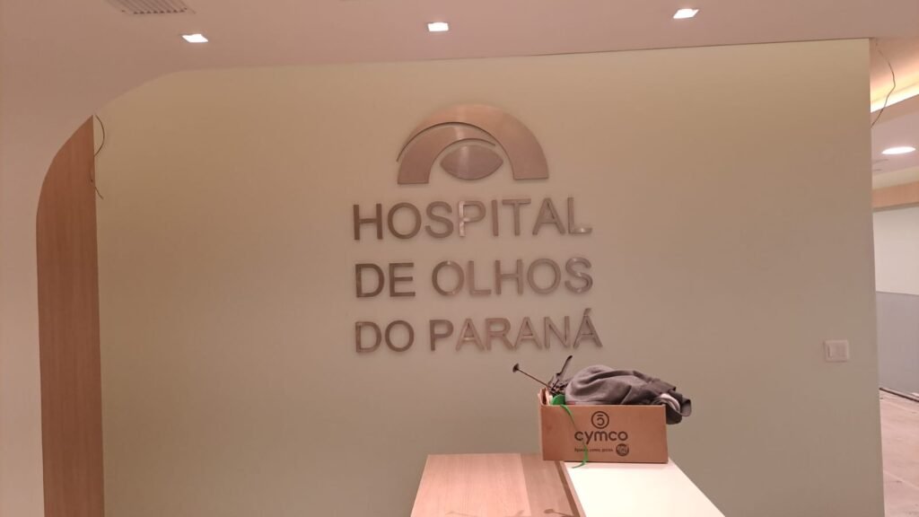 Letra Caixa em Aço Escovado para o Hospital de Olhos do Paraná
